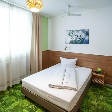 Come Hotel